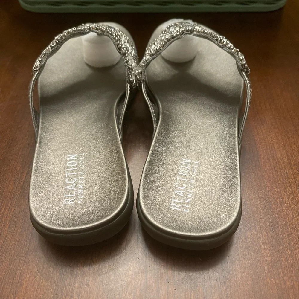 NWOT Kenneth Cole Reaction Women's Silver Sandals - Picture 5 of 9